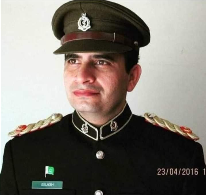 MeAamAdmi's tweet image. #Congratulation  #KelashKumar Becomes First Hindu Lieutenant Col in Pak Army.
We also have to remove prejudice against Hindus from textbooks like #PakStudy . Isn't it ?

@RazaAKhan87 @1rjj2 @Saba5670  @FurqanA32 @mushtaq55556666 @tariqmehmoodmel
@jalala555661 @kashi_captain