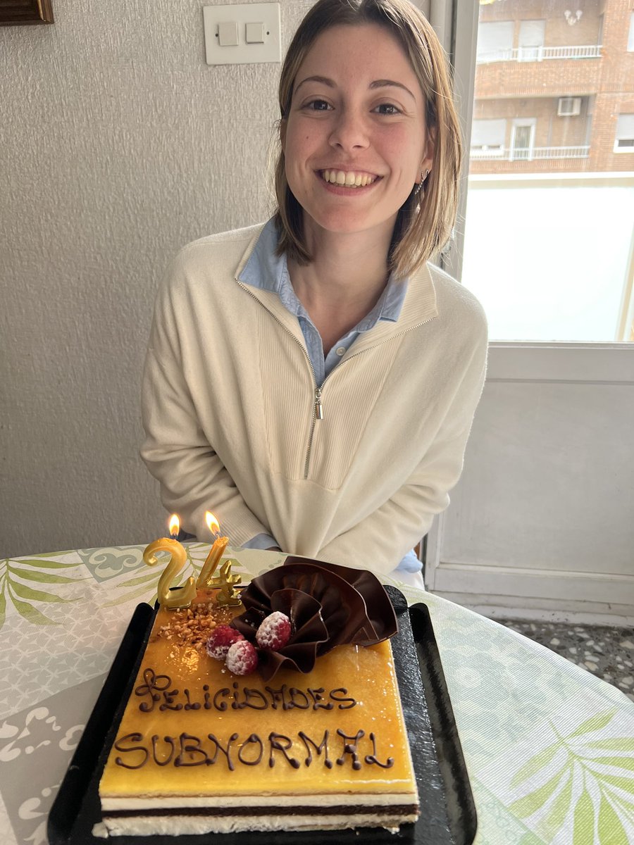 Susisgali's tweet photo. Yo: abu, como contigo el día de mi cumple y así soplo las velas contigo 🥰
Mi abuelo: https://t.co/cQKU5sfgIy