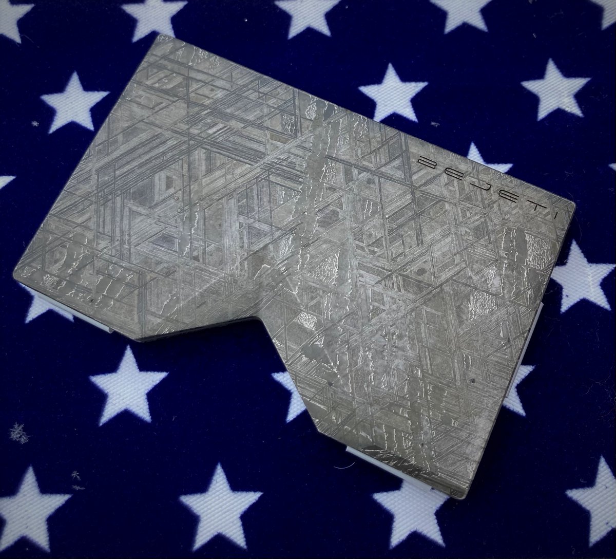 bejetiwallets's tweet photo. A wallet made from #meteorite? Yes.
Only @ https://t.co/JJ3BwU3eQo
#bejetiwallets #BeBejeti #bejeti #BeArt #PLANETESIMAL #earth #minimalistwallet #محفظة https://t.co/gJoksFeqOj