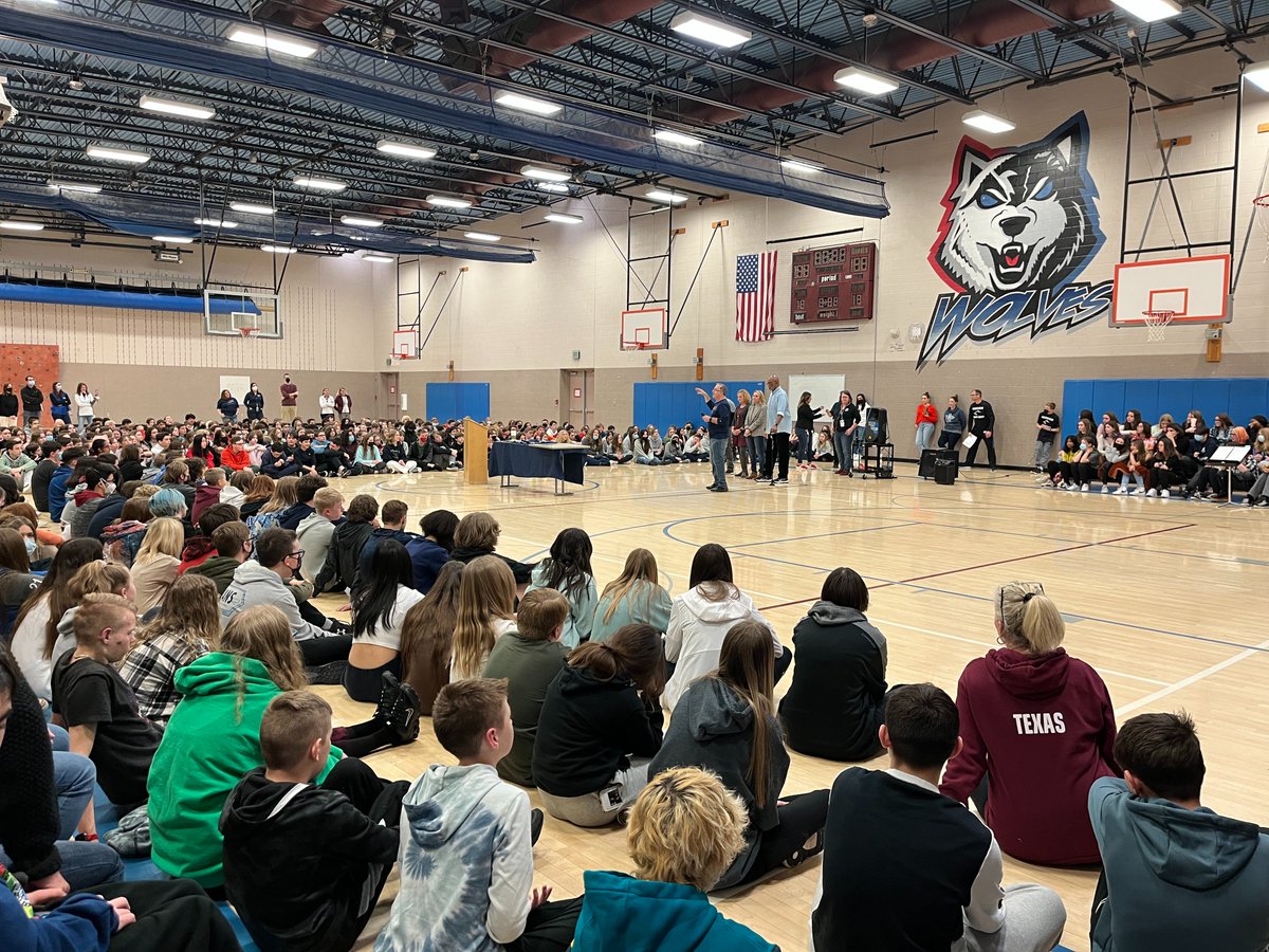 RanchViewMS's tweet image. HAPPY 25th Ranch View! We turn 25 years old today!! Mr. Ardourel and Mr. Murrell have been here since day 1 and they had a few things to say to our students. @ErinKyllo @dcsdk12