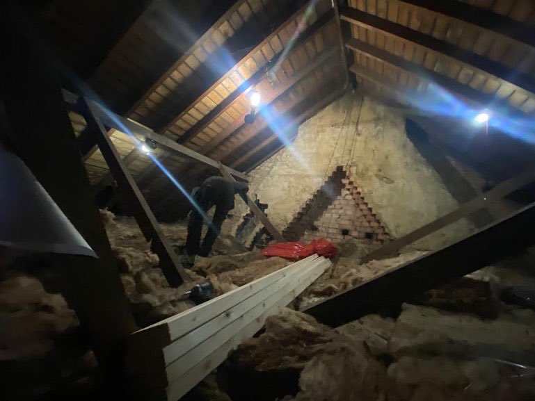 loftladderpros's tweet image. Can your dark and dingy loft space be transformed in a day?
The answer is YES, Mr Reid's loft in Hitchin had a c.325 sqft raised loft boarding, 4 led lights &amp;amp; a deluxe wood loft ladder.
Call us on 0808 301 9548.
homecountiesloftladders.co.uk
#lofttransformation #loftboarding