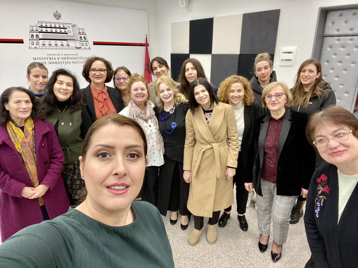 GManastirliu's tweet image. Me aktiviste të shoqërisë civile, që janë gjithmonë në vijën e parë kur bëhet fjalë për mbrojtjen e të drejtave të grave, për të ngritur në një nivel të ri dialogun e ndërtuar në këto vite &amp;amp; për të jetësuar aksionet e Strategjisë Kombëtare të Barazisë Gjinore 2021-2030.
#Bashkë💪🏼