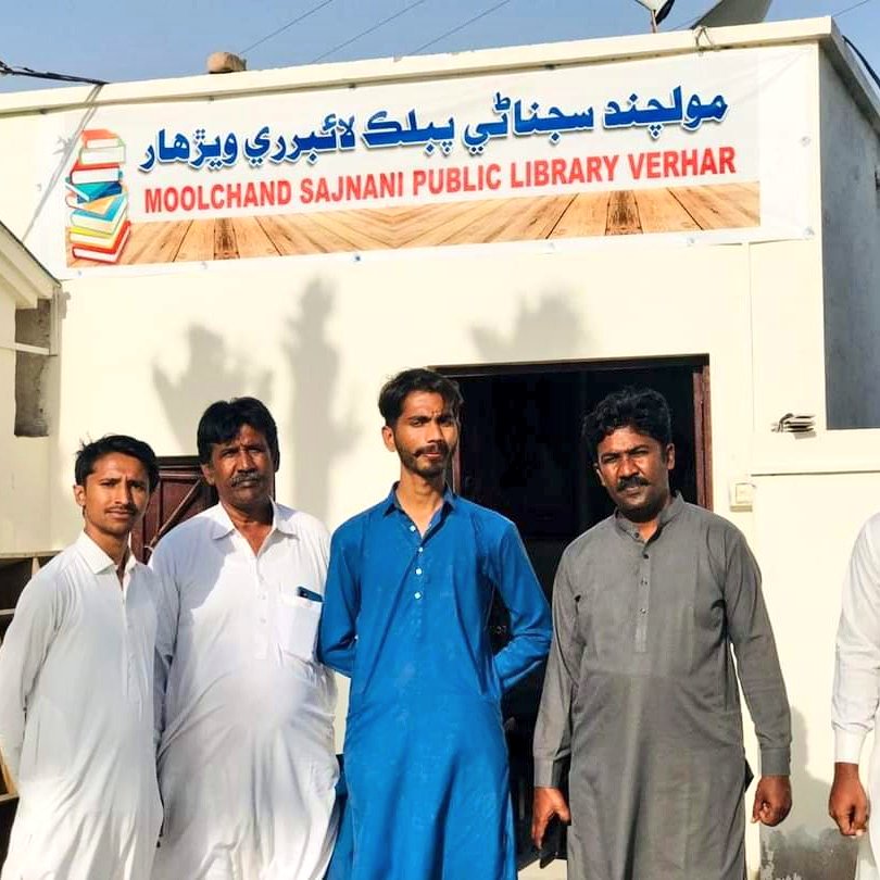 VinodSharmaPK's tweet photo. ٿرپارڪر جي اوطاقن ۾ هاڻ لائبريريون قائم ٿيڻ لڳيون، ڇو ته اڄ جي نوجوانن کي خبر آهي ته ترقي صرف ڪتابن مان ملي سگهي ٿي.
#LetsEducateThar
@sardarshah1 @FouziaDr https://t.co/7L7kh0ljqO