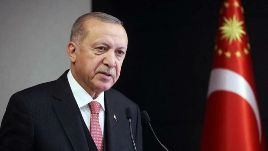 Cumhurbaşkanı Recep Tayyip Erdoğan, Rusya'nın Donbass operasyonuyla ilgili açıklamalarda bulundu:

 NATO kararlı bir adım atmalı, bu iş arka arkaya kınama cümbüşüne dönüşmemeli.

 Batı ülkelerinin hepsi Ukrayna'ya nasihat veriyor, atılan herhangi bir adım yok.

#SONDAKİKA #Kiev
