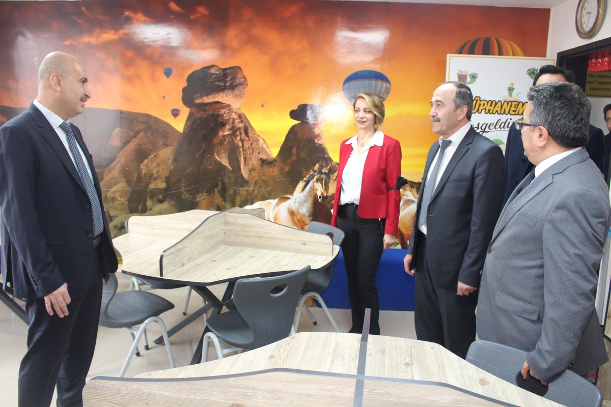 İl Milli Eğitim Müdürümüz Sayın Memet POLAT ve İl Milli Eğitim Müdür Yardımcımız Sayın Murat Saltık okulumuzu ziyaret ederek öğrencilerimize süt dağıtımı yaptılar ve okulumuzda yürütülen eğitim-öğretim çalışmaları hakkında istişarelerde bulunduk.  Müdürlerimize teşekkür ederiz.