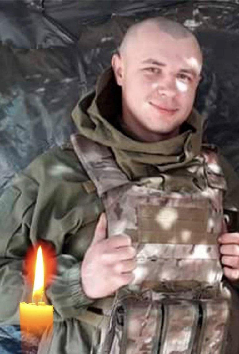 EmineDzheppar's tweet image. Heroic deed of 🇺🇦 sailor Vitaliy Skakun, slowed down the advance of🇷🇺 occupiers on the Crimean Isthmus. He blew up Henichny Road Bridge at the cost of his own life, thus stopping movement of 🇷🇺 tank column. Eternal memory! 
#StopRussianAggression
#StandWithUkraine