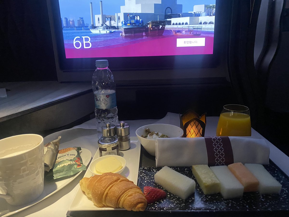 violet_yah's tweet photo. @qatarairways stays winning!!! Beke le beke le beke!!!🤞🏾 https://t.co/fBcKc5EPOr