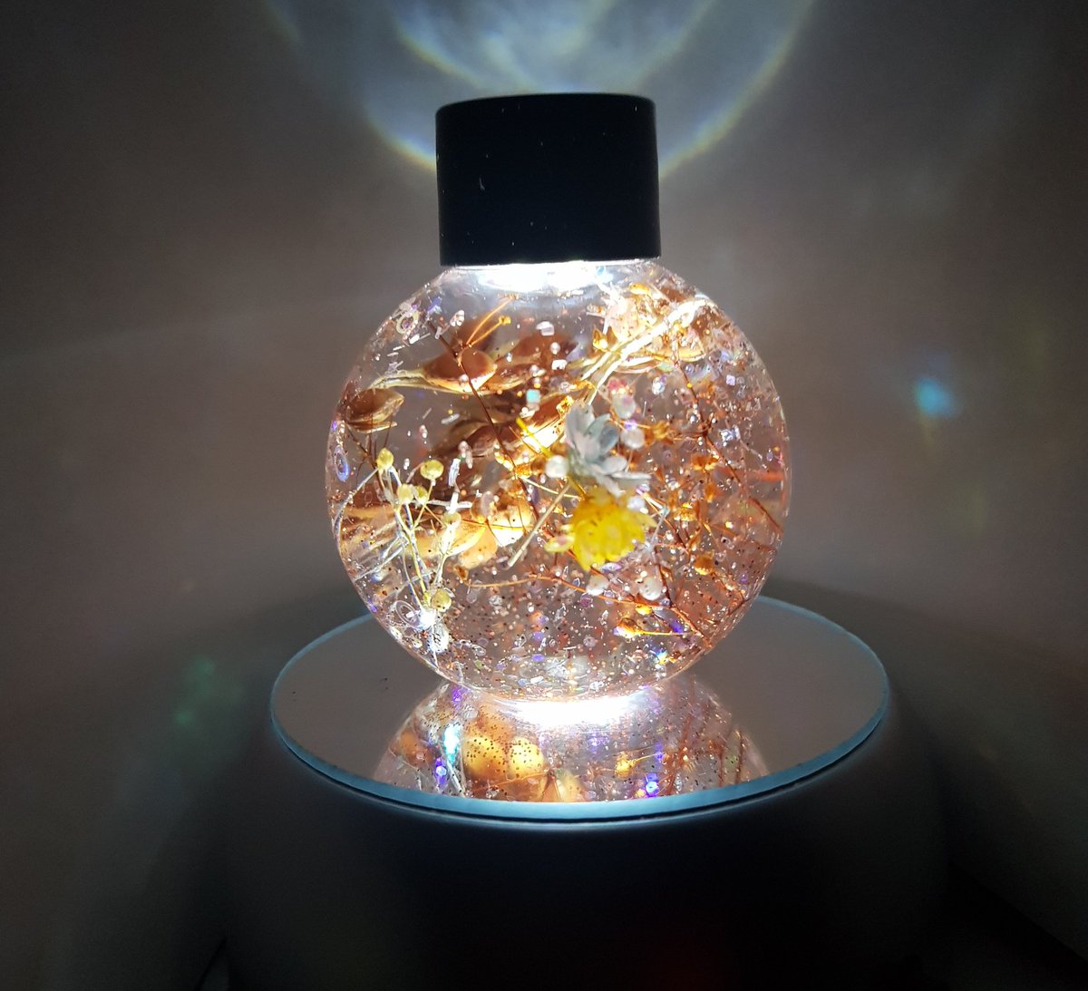 GiGi_haba's tweet image. 🌸 올해로 5년된 자관이... 오늘부터 1일이 되어서... 기쁜마음에 이벤트 합니다... RT해주신 분 추첨해서 [워터볼 + 무드등 세트] 보내드릴게요. 감사합니다 행복하세요... 💕