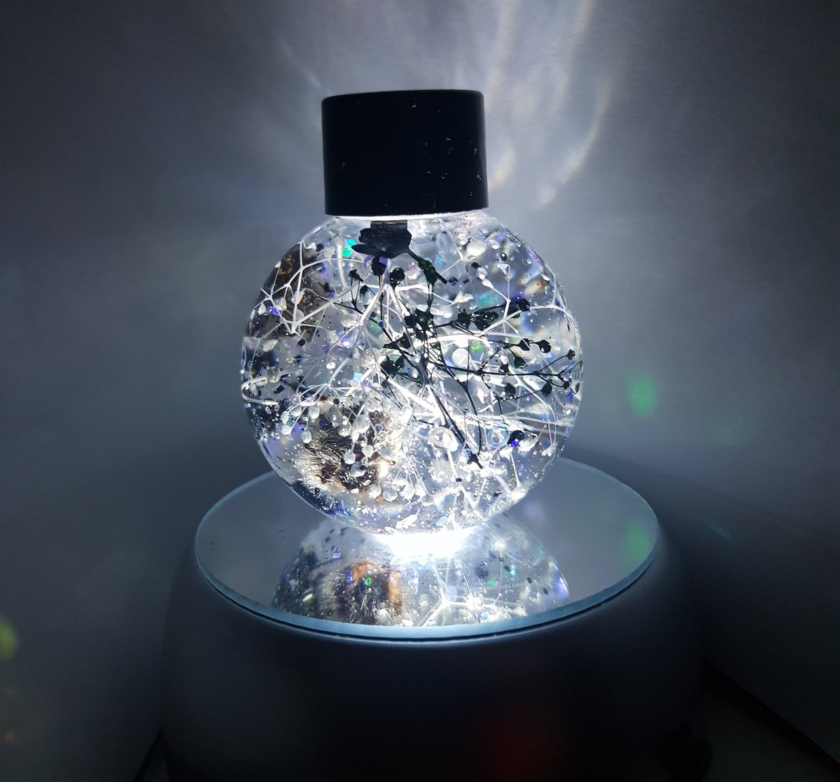 GiGi_haba's tweet image. 🌸 올해로 5년된 자관이... 오늘부터 1일이 되어서... 기쁜마음에 이벤트 합니다... RT해주신 분 추첨해서 [워터볼 + 무드등 세트] 보내드릴게요. 감사합니다 행복하세요... 💕