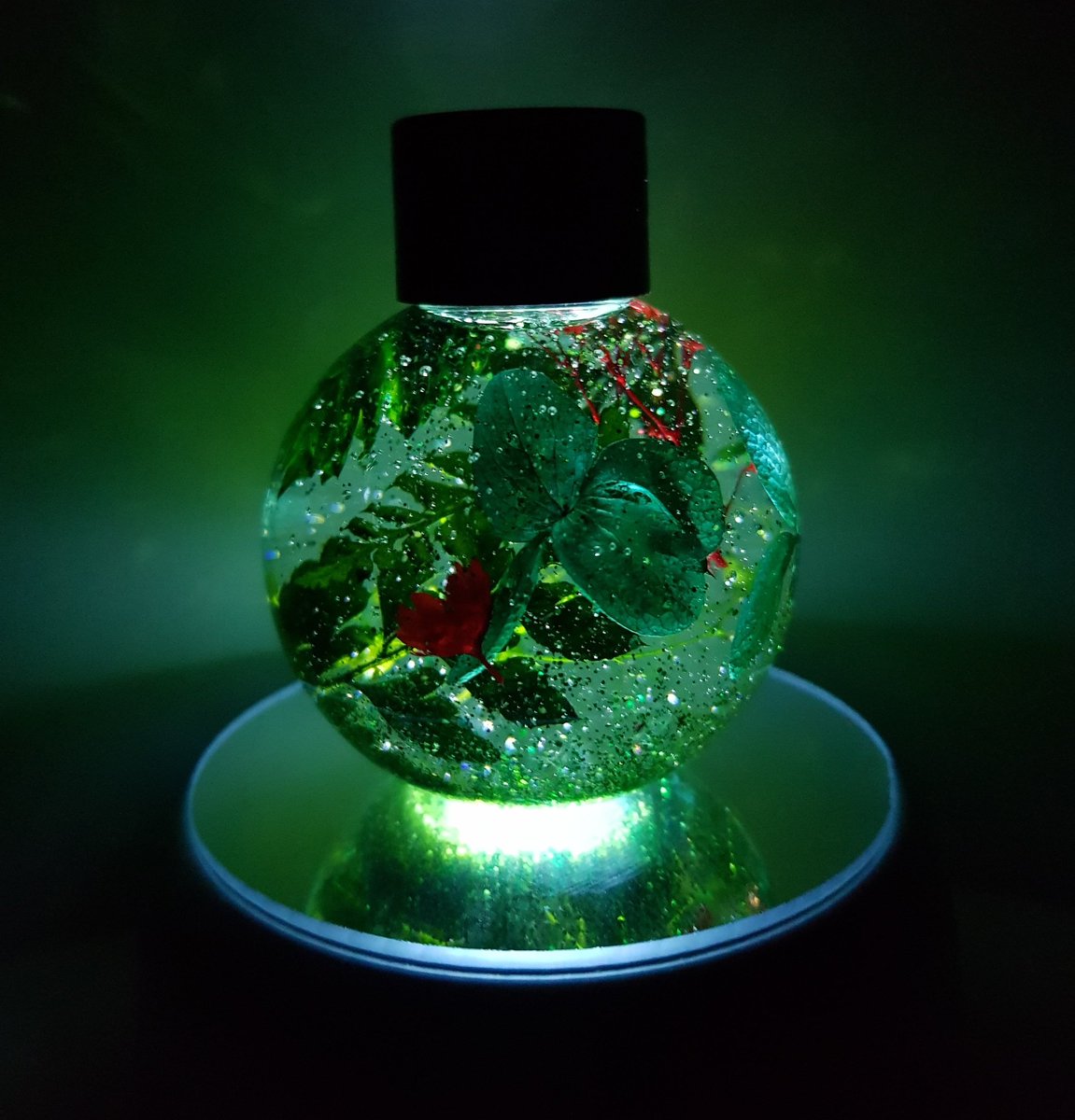 GiGi_haba's tweet image. 🌸 올해로 5년된 자관이... 오늘부터 1일이 되어서... 기쁜마음에 이벤트 합니다... RT해주신 분 추첨해서 [워터볼 + 무드등 세트] 보내드릴게요. 감사합니다 행복하세요... 💕