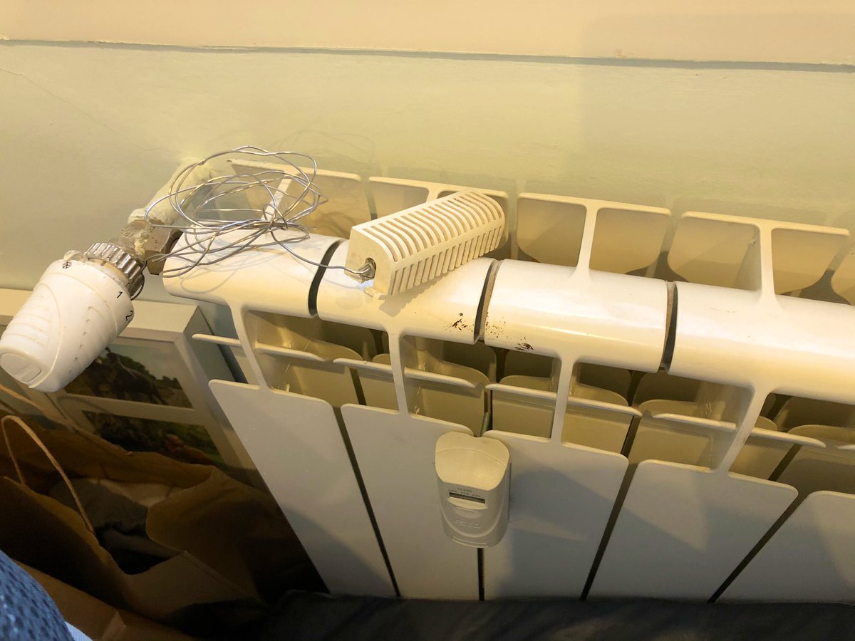 Agaportal's tweet photo. @extrual hola, ¿sabéis qué pieza es esta que tiene el cable? ¿Se puede quitar de alguna manera? Gracias! https://t.co/UkrizzjD16
