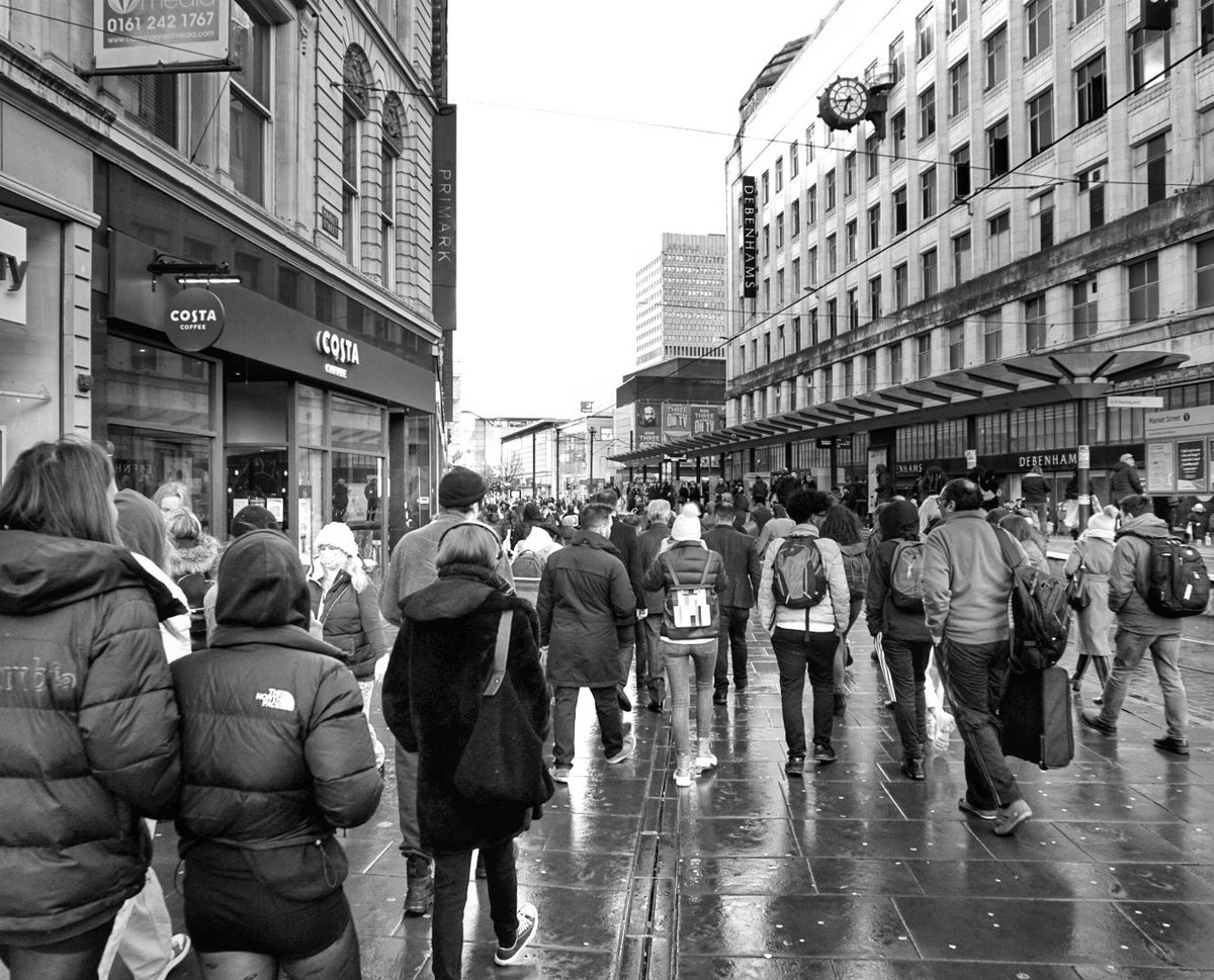 The human 'race' .... or at least a brisk walking pace !

#citycentre #bnw #bnwphotography #bnwphoto #streetphoto #streetphotography #marketstreet #pedestrian #shoppers #sonya6300