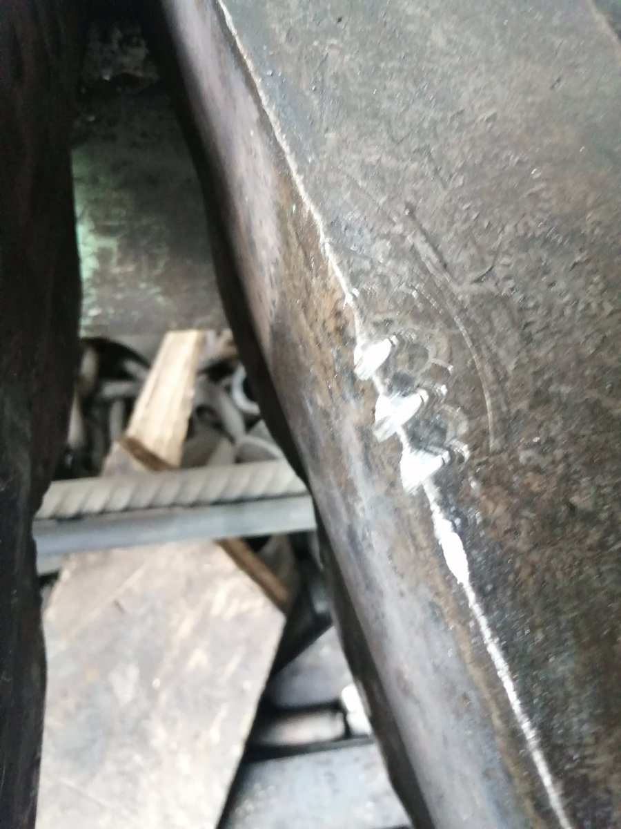 1.5 metre prenses tırnaklarıyla ne yapabileceğini gösteriyor