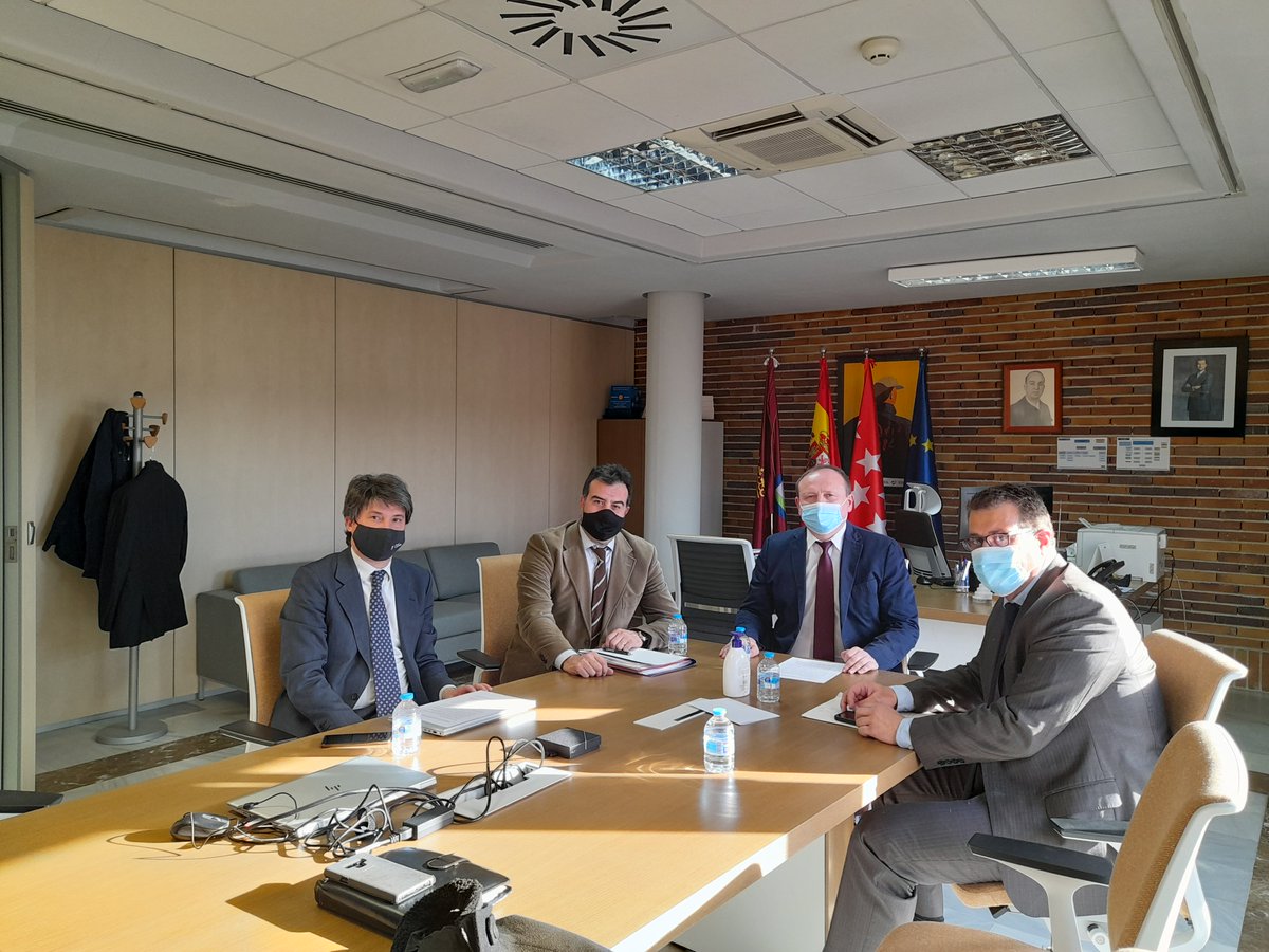 Madrid Aloja (@madridaloja) on Twitter photo Nuestro presidente, Adolfo Merás, y Alberto Mas (junta directiva), se han reunido recientemente 👥 con el delegado de Economía de <a href="/MADRID/">Ayuntamiento Madrid</a>, Miguel Ángel Redondo, y el Coordinador General, Pedro Torralba, para analizar la actual situación de las VUT y su importancia económica. Nuestro presidente, Adolfo Merás, y Alberto Mas (junta directiva), se han reunido recientemente 👥 con el delegado de Economía de <a href="/MADRID/">Ayuntamiento Madrid</a>, Miguel Ángel Redondo, y el Coordinador General, Pedro Torralba, para analizar la actual situación de las VUT y su importancia económica.