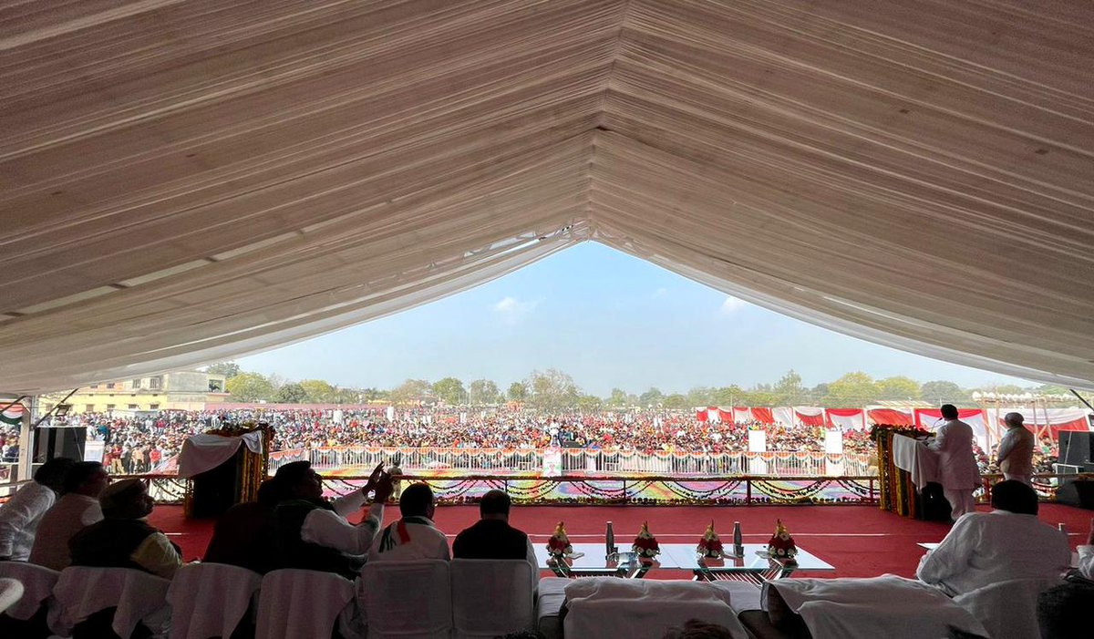 श्री <a href="/RahulGandhi/">Rahul Gandhi</a> जी ने विशेषर गंज मैदान में जनसभा को सम्बोधित किया।

कांग्रेस पार्टी रोजगार के मुद्दे पर चुनाव लड़ रही है, हम युवाओं के लिए रोजगार सृजित करेंगे।

#कांग्रेसमय_अमेठी