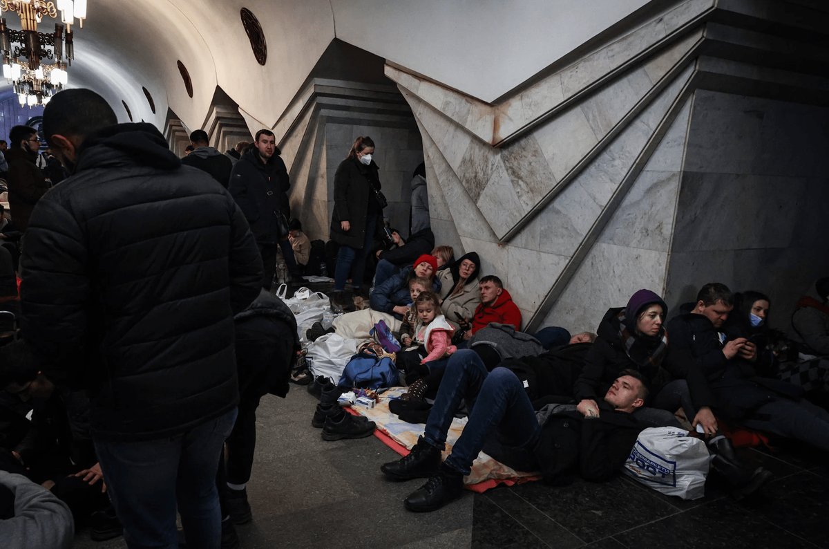 Новости 25.02 2024 г. Люди прячутся в Харьковском метро. В Киеве люди ночуют в метро.