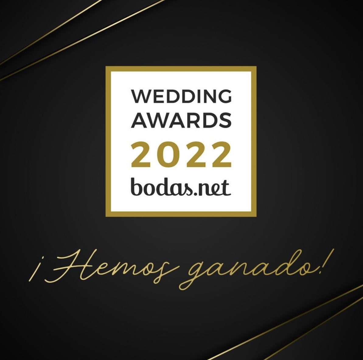 PhotoValdueza's tweet photo. Hemos ganado en los #weddingawards de @bodasnet  2022. Gracias a todos por confiar en nosotros. 

#premios #gracias #fotomaton #risasaseguradas #leonespaña #bodas2022 #wedding #leonesp 

https://t.co/ow16ln90Ws
￼ https://t.co/LVdhYntbuB