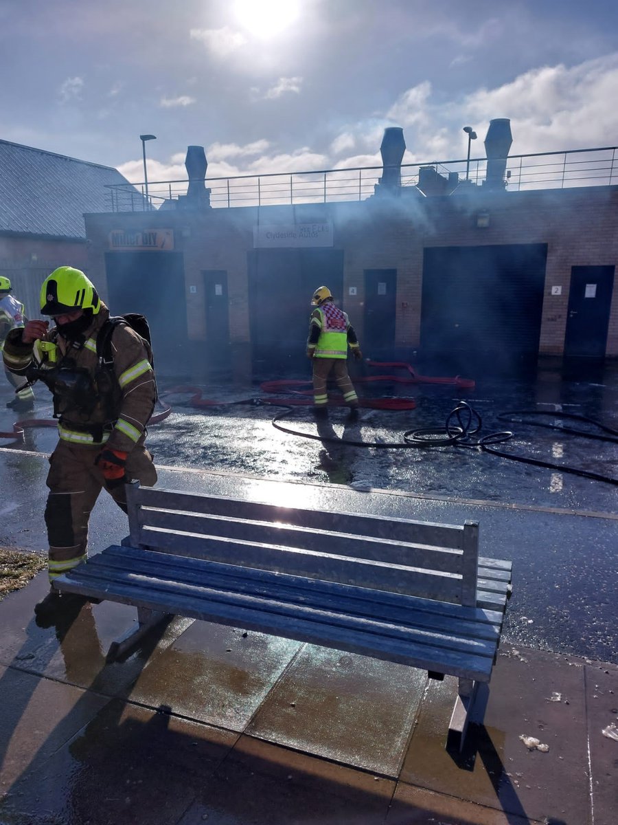 scotfire_glasgo's tweet photo. Thanks to all CoG CC who participated and passed the ICL 1 course 🚒 👍 great effort during a challenging course and conditions ❄️ big thanks to the NTC and LSO @DavieMurdoch for the visit.
#keepingcommunitiessafe https://t.co/rHxWOT1o62