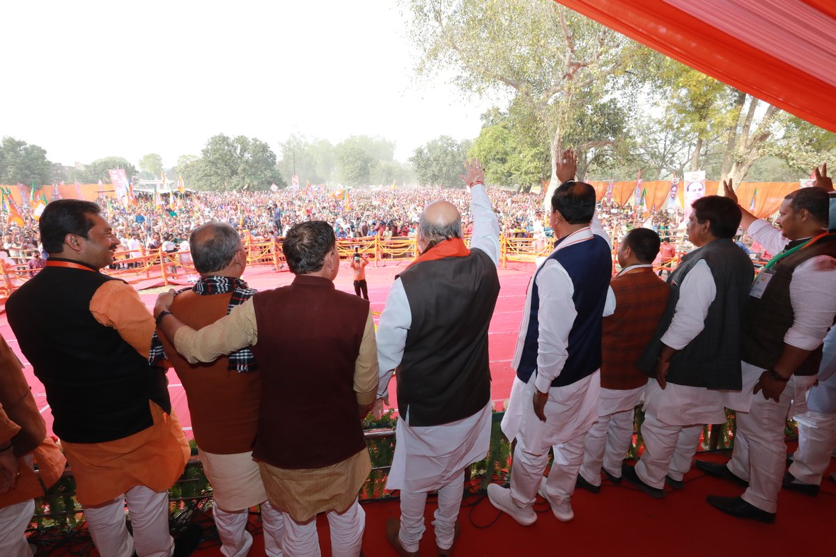 AmitShah's tweet photo. इस अपार जनसमर्थन के लिए सिराथू की जनता को नमन करता हूँ। https://t.co/DBs1iNZsrU