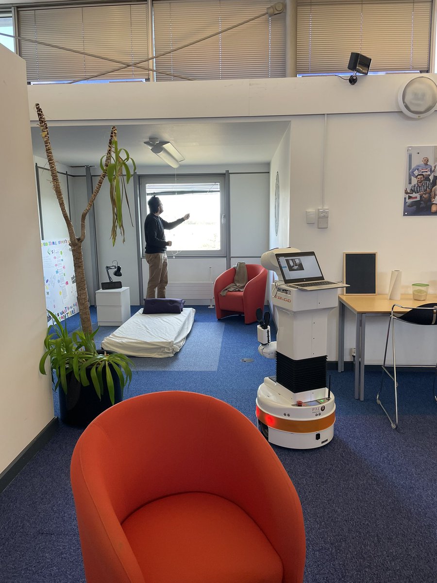 isdsou's tweet photo. 🎥 Filming demo of Robotic Intervention within house environments @GATEKEEPER_EU @kmiou @PALRobotics @OpenUniversity https://t.co/IqEHxpB7NL