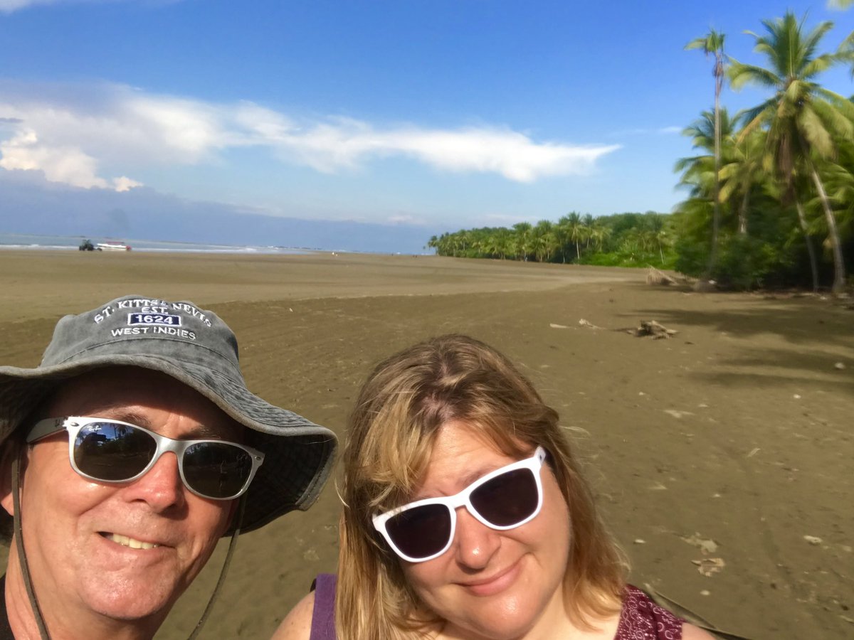 eatlivestay's tweet photo. Happy #hot Yup #FlashbackFridayz 🤙🏼 Flashing back to our CostaRica travel adventures from 2019. It’s good to be back in CostaRica today 😄😄 https://t.co/i5d51lxqNs