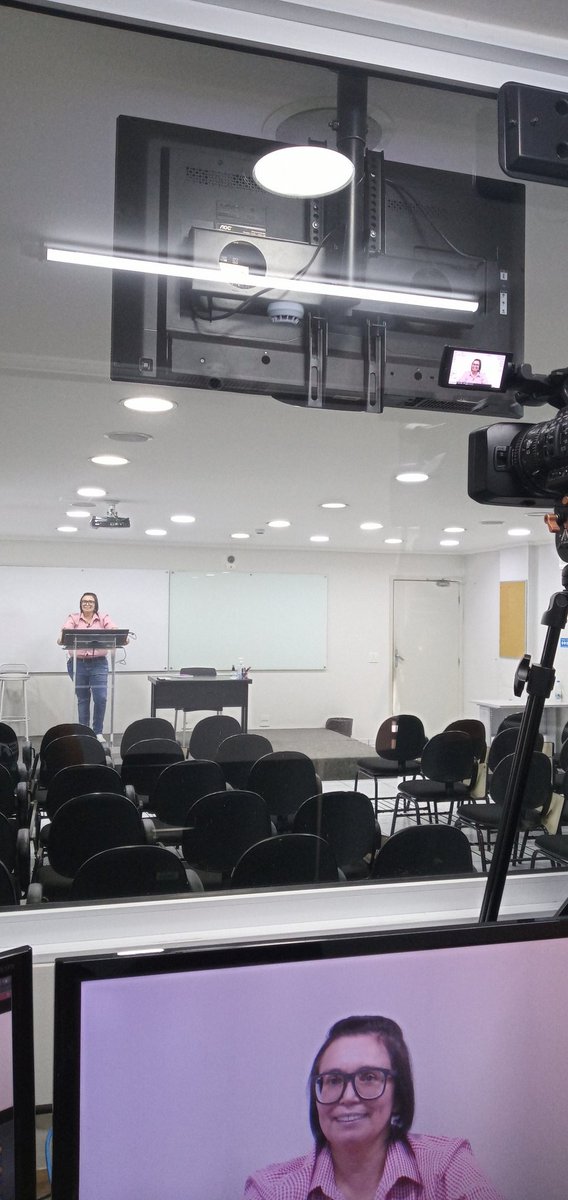 Professora Adriana Guilherme. tweet media