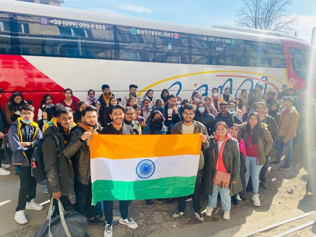 Adarsh_Varma_'s tweet photo. Imagine the power of being Indian these days, u just need to put big Indian flag on ur vehicle in war zone , then nobody can dare to touch u 👆😎
#RussiaUkraineWar 
#UkraineRussia https://t.co/9egT5Yk9pC