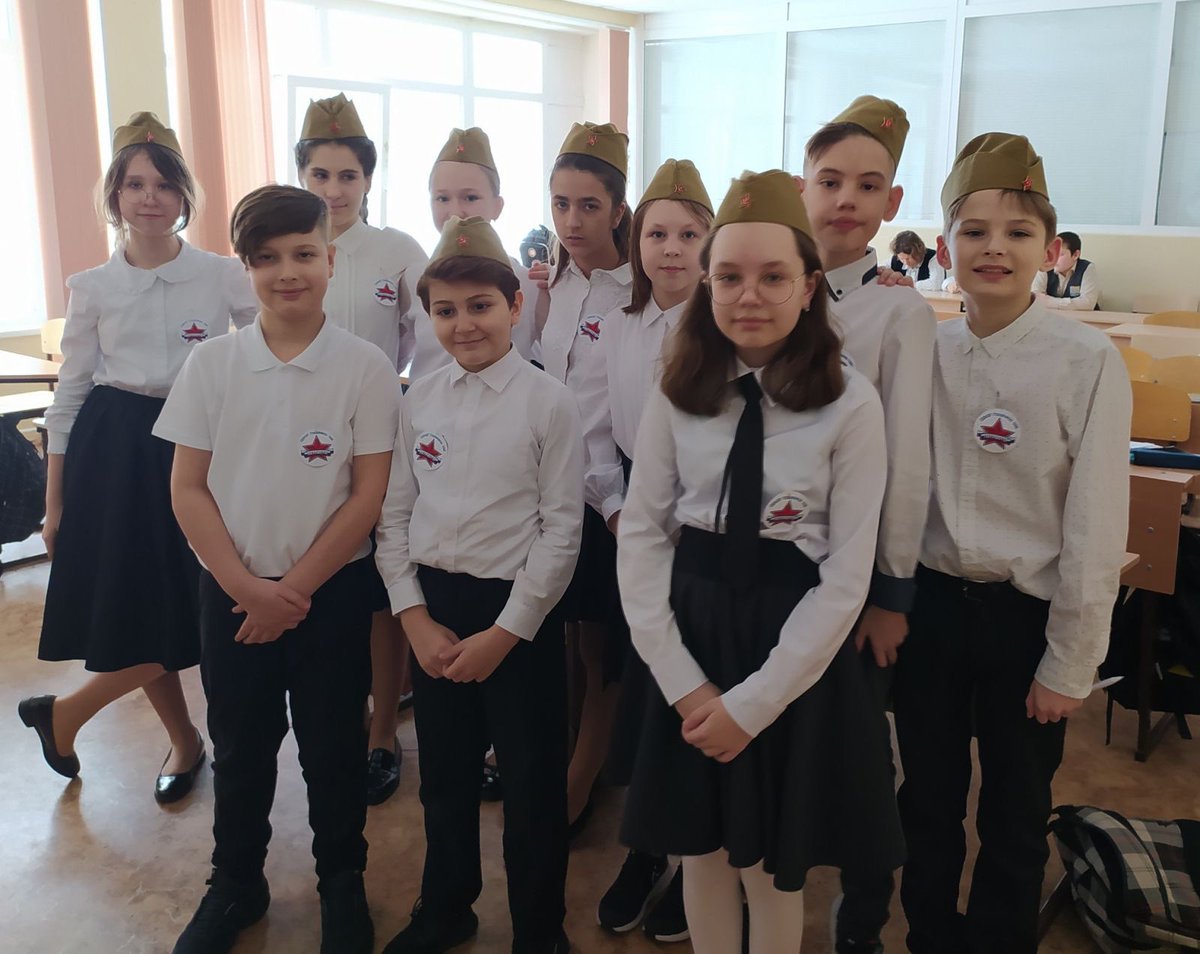 В гимназии прошла неделя военно-патриотического воспитания. Учащиеся гимназии активно  учвствовали  в военно-патриотической игре "Зарница, военно-патриотических соревнованиях "А ну-ка, парни!" и "А ну-ка, девушки!"