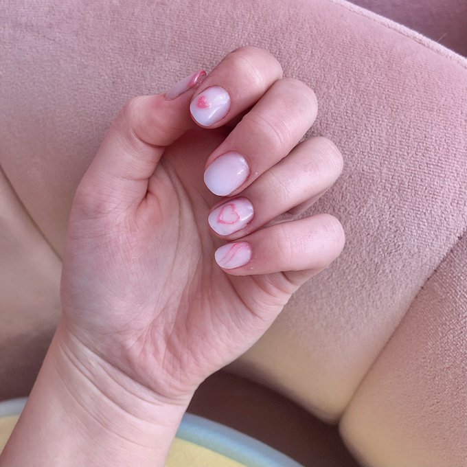Did my nails🥰🥰 https://t.co/HKwRD86n2R