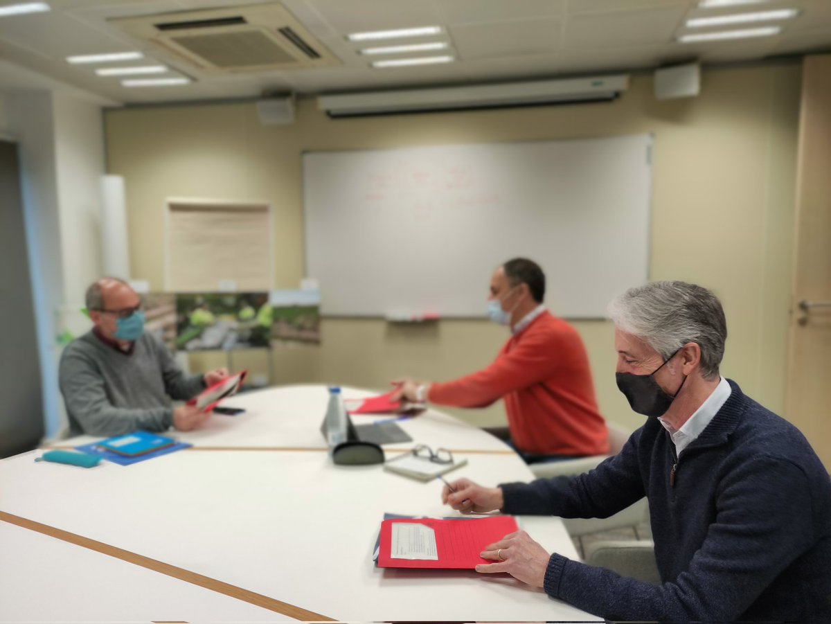 FerranVGarcia's tweet photo. #AraVaDeBo @VaersaGva ja compta amb un pla estratègic i ha reactivat la comunicació per compartir la vàlua del seu treball i facilitar el diàleg.
Gràcies per la implicació a Juan Pinés (RSC) @os_delgado i @Marga_Ferrer (@somacomunicacio ) i l'equip de
#SomVAERSAgrup 💚🌍🌱🏞️💚 https://t.co/OgBkqXFA7F