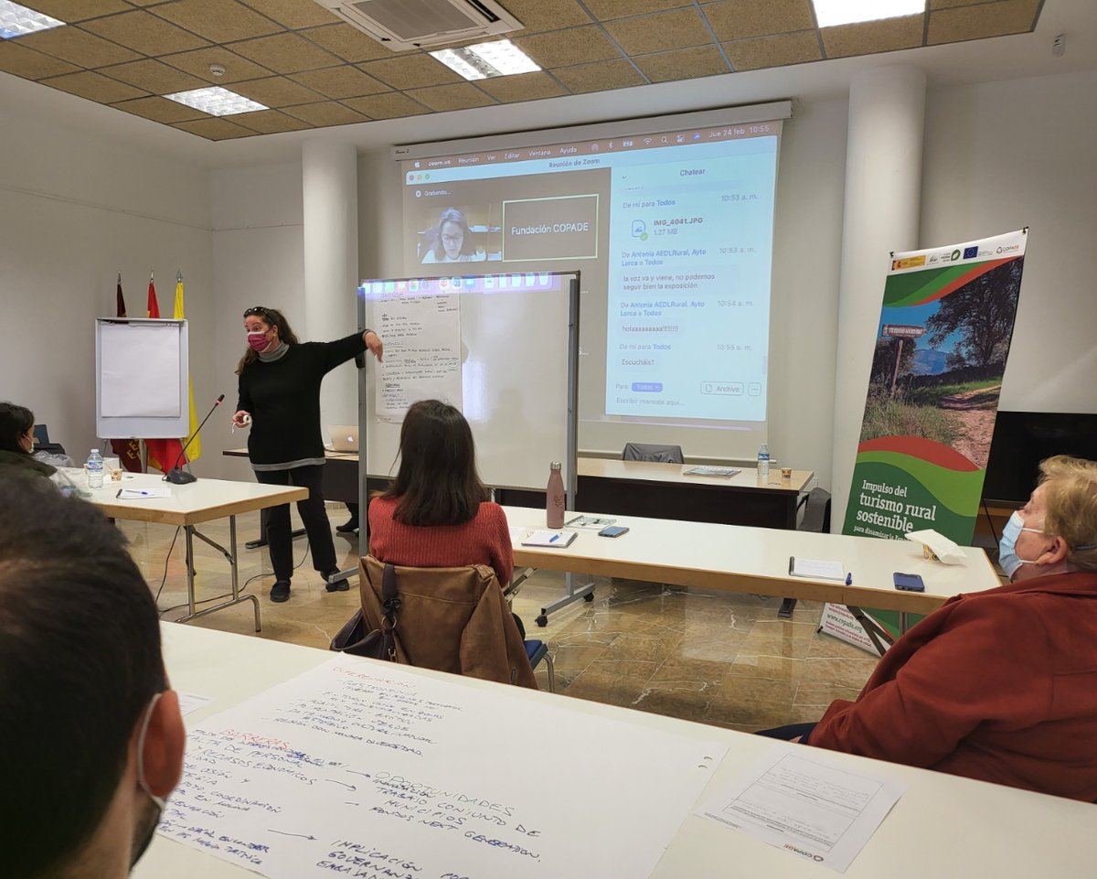 COPADE's tweet image. ¡Continuamos con la #formación! 📚
Tras Archena (Murcia), ayer, seguimos: El 3/3 estaremos en Beas de Granada. 🚗 

👉 Inscríbete: forms.gle/qZgZNcvY3d1Yjq…
👉 Más info: bit.ly/3vn7vHP
#ProgramaEmpleaverde

#turismoruralsostenible #españavaciada #despoblación #dinamización