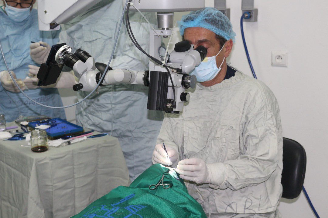 pica_mofa's tweet photo. Our surgeons start their interventions aiming at contributing towards a better future for younger generations in #Abidjan. We are committed to foster the implementation of the #UNSDGs.
#Day1 #PalestineInAbidjan
#CorneaTransplantProgram
#Eversight https://t.co/IL3DJaxJEe
