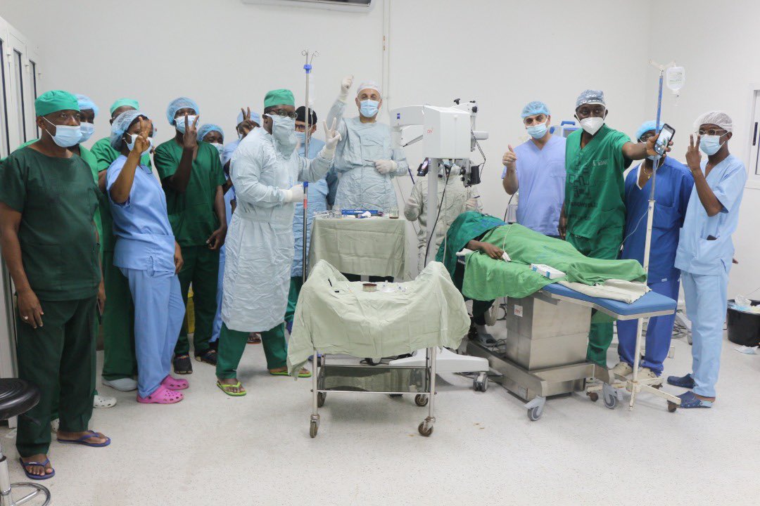pica_mofa's tweet photo. Our surgeons start their interventions aiming at contributing towards a better future for younger generations in #Abidjan. We are committed to foster the implementation of the #UNSDGs.
#Day1 #PalestineInAbidjan
#CorneaTransplantProgram
#Eversight https://t.co/IL3DJaxJEe