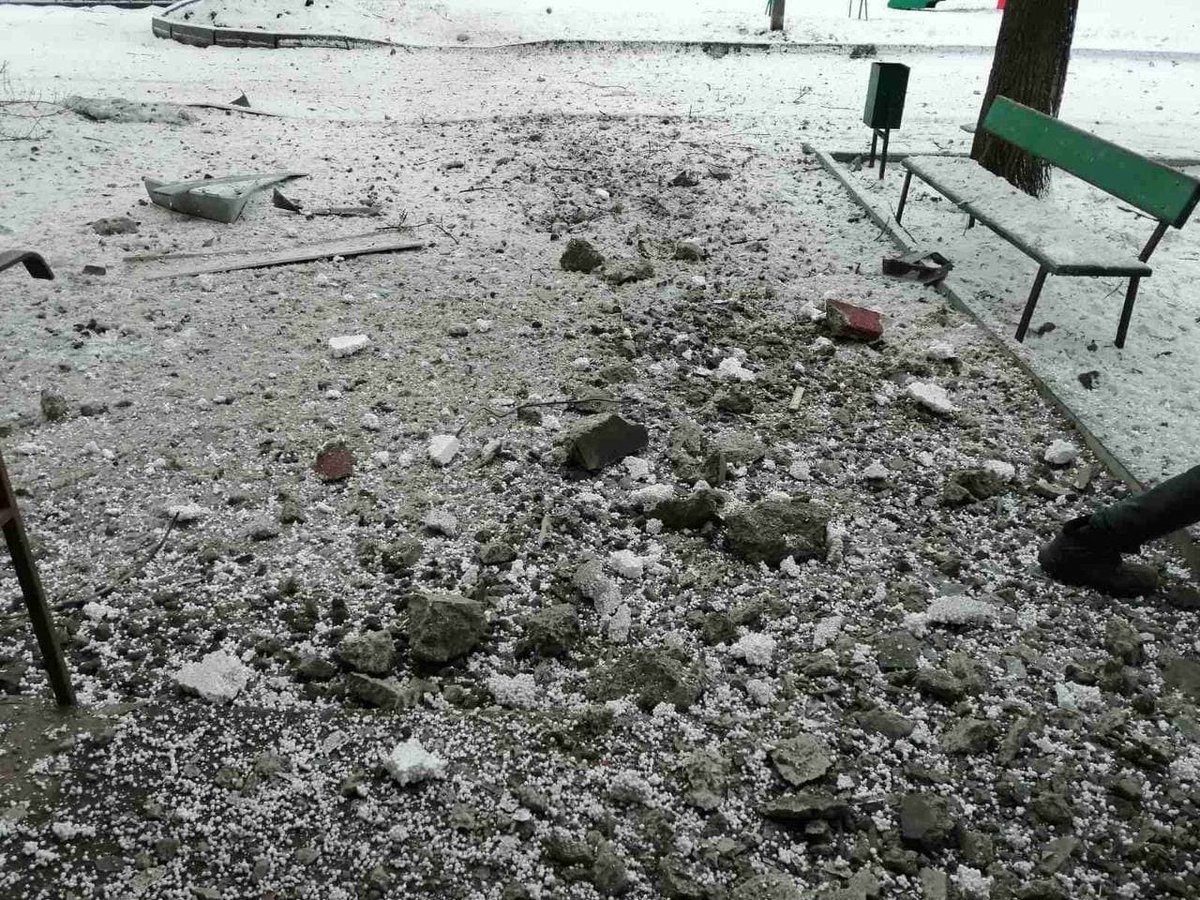 SeroKuzen's tweet photo. 🚨In #Kharkiv, the invaders fired rockets at a residential building

#NEWS #TRUE_NEWS #War #Ukraine_war #Ukraine https://t.co/HLI4qDW28e