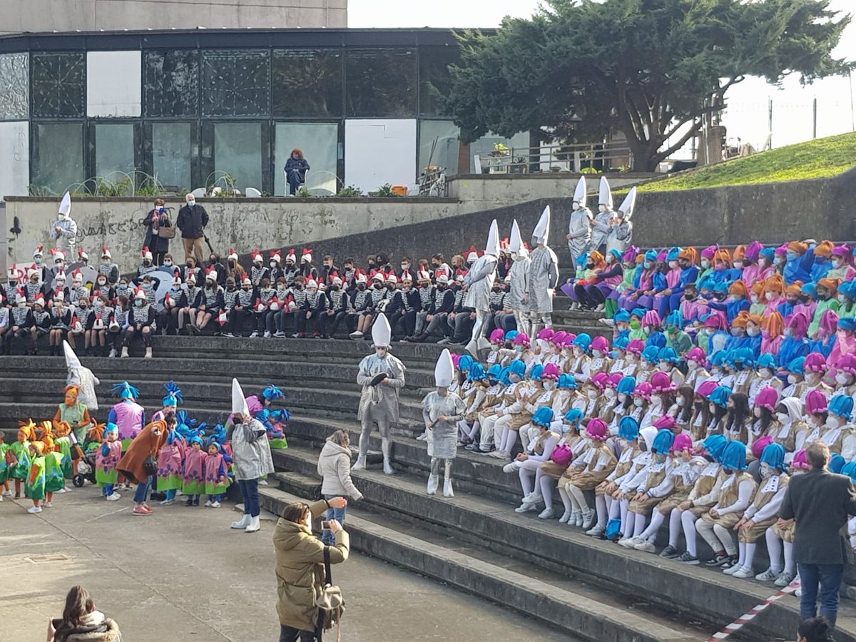 Voces de A Coruña (@vocescoruna) on Twitter photo Festival de disfraces hoy en colegios, como el Ceip <a href="/fundacionHSM/">Hogar Sta Margarita</a> en el parque de Santa Margarita Festival de disfraces hoy en colegios, como el Ceip <a href="/fundacionHSM/">Hogar Sta Margarita</a> en el parque de Santa Margarita