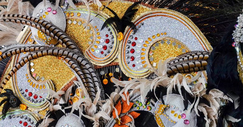 HuaweiMobileESP's tweet photo. 🥳 ¿Ya estás listo para el #Carnaval?
😋 ¡Hoy empieza #Carnaval y el pistoletazo de salida lo da el #RetoHUAWEI!
🤔 ¿Serás capaz de encontrar los 4 dispositivos ocultos entre este complicado vestido? 👇 https://t.co/GUUX5eGQOR