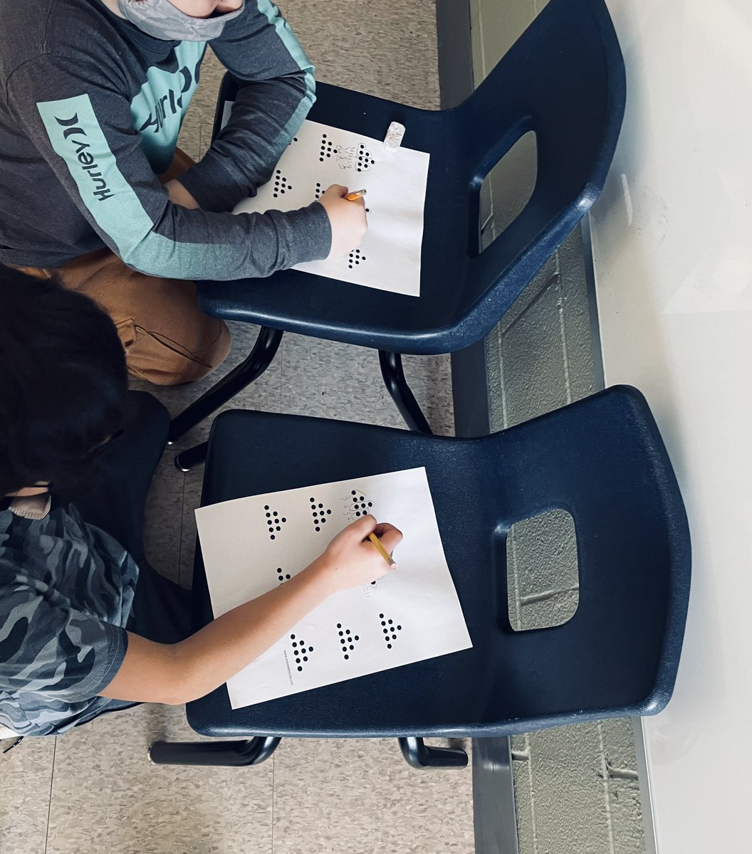 “Mme, on peut avoir nos chaises?”
  
Surprise de voir ça, mais heureuse de voir une utilisation différente. Ça travaille et ils sont heureux .  😄 <a href="/NGinglo/">Natalie Ginglo</a>