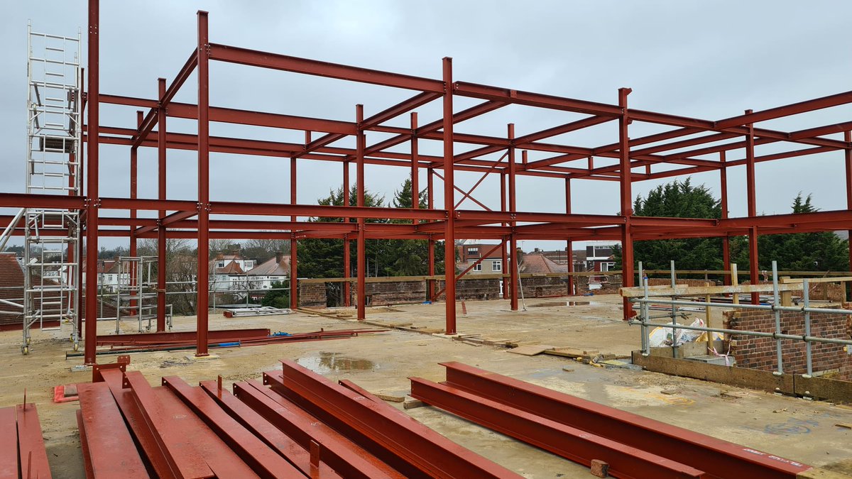 Steel frame going up for the rooftop extension at the Southgate Hotel, Enfield 🎉 #architecture #Enfield #hotel #Construction #steel