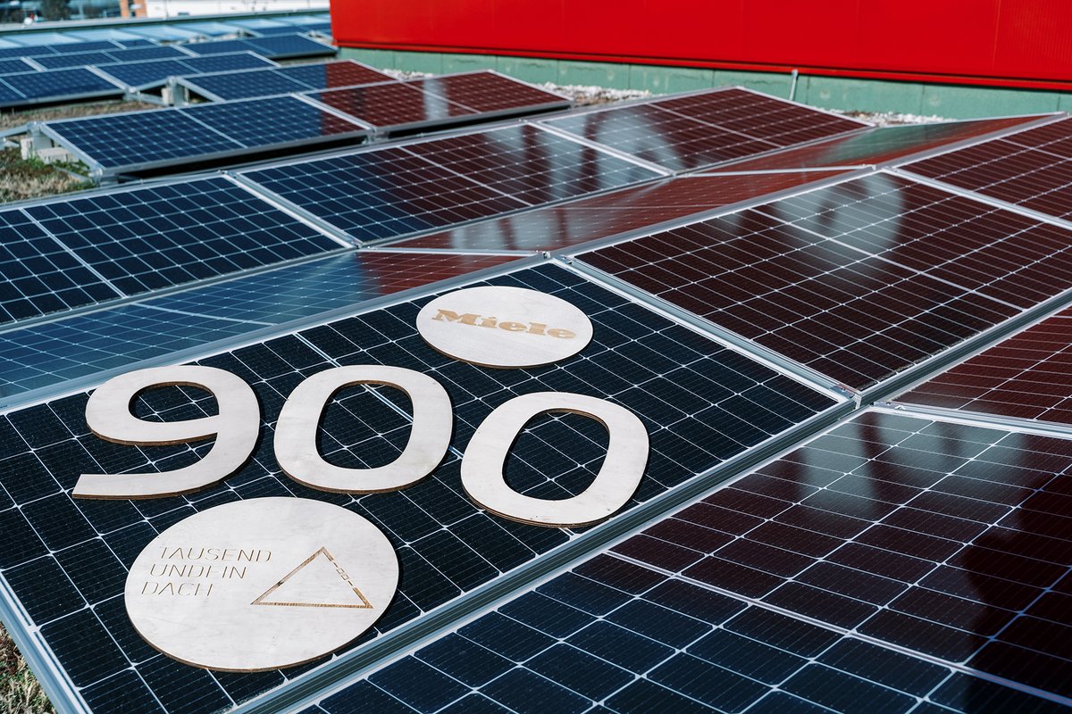 We proudly present: Unser Dach #900 ist <a href="/Miele_Presse/">Miele & Cie. KG</a> ! 🤩🤩

Mit einer 175 kWp Photovoltaikanlage wird Miele unser Dach #900 - nun trennen uns nur noch 101 Dächer von unserem ultimativen Ziel! 💛