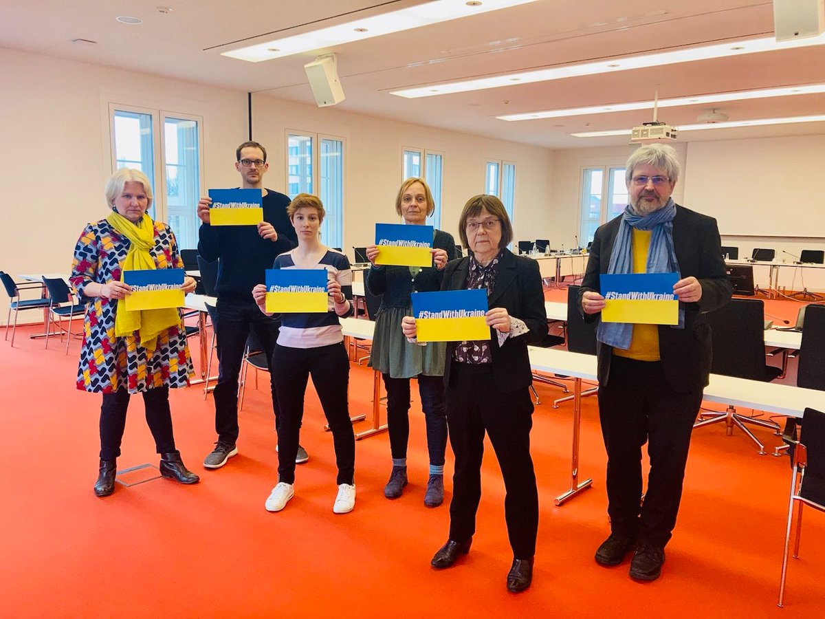 Wir stehen fest an der Seite der Menschen in der #Ukraine. #Putin|s Aggression hat in Europa keinen Platz. Wir Bündnisgrüne stehen ein für ein starkes, nachhaltiges, in Vielfalt geeintes Friedensprojekt #Europa. #StandWithUkraine #UkraineUnderAttack