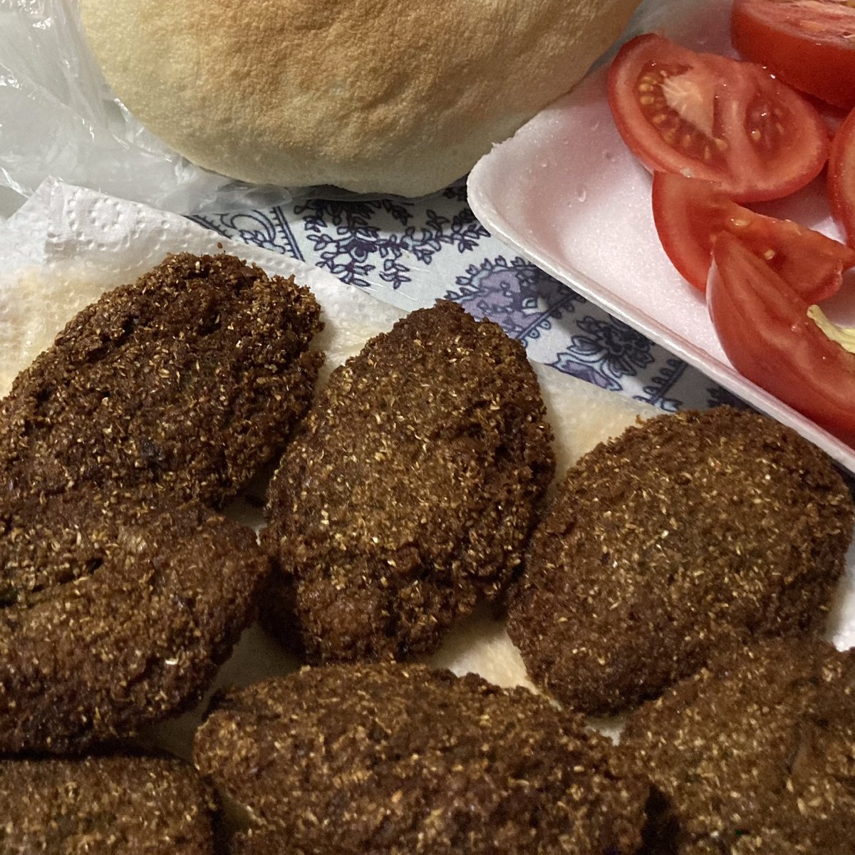 chienahr's tweet photo. 夜食に義母手作りターメイヤ
#ターメイヤ #ファラフェル #夜食 #お豆のコロッケ #母手作り #エジプト料理 #egyptianfood #egyptlife https://t.co/qimQDnFua2