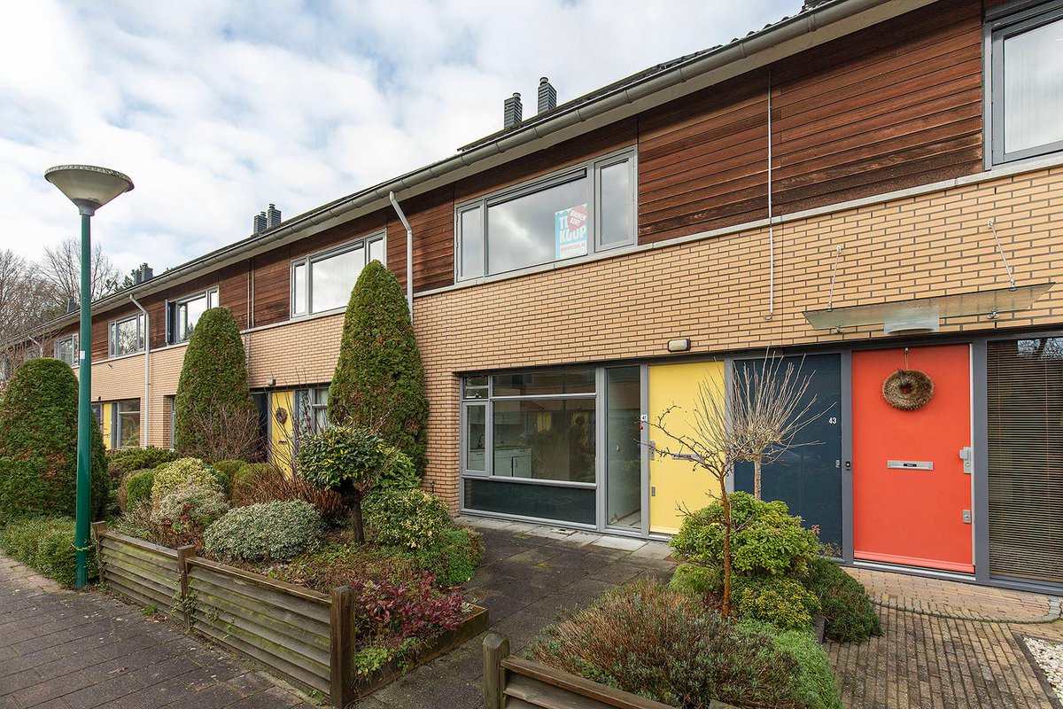 makelaarsmajoor's tweet photo. 🏡 𝗪𝗶𝗲𝗹𝗲𝘄𝗮𝗮𝗹 𝟰𝟭, 𝗦𝗼𝗲𝘀𝘁
€400.000,- k.k., Bouwjaar 1996
Fijne tussenwoning te koop aan de Wielewaal. De woning heeft zonnepanelen en is gelegen in een zeer kindvriendelijke, groene en ruim opgezette woonwijk.
https://t.co/fRitqGx6X7 https://t.co/qD9ikEDLP9