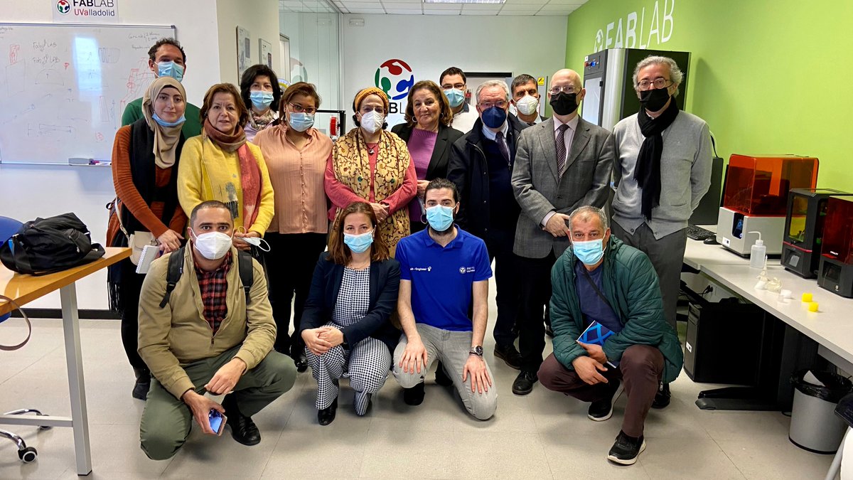 Fundacion_UVa's tweet photo. Profesores y técnicos de #universidades de #Argelia participantes en el proyecto Papers, liderado por la @jcyl, han visitado esta mañana el #FablabUVa.
El grupo ha podido comprobar de primera mano el funcionamiento y posibilidades que ofrece este moderno espacio de #cocreación. https://t.co/WdBap5CFPZ