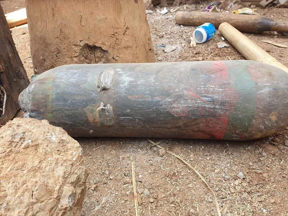 TheChindwin's tweet photo. A massive bomb dropped by Myanmar military junta’s Air Force yesterday in Nanmekhon located between #Demoso and #Loikaw is left unexploded. 

Karenni Nationalities Defense Force is urging its people to flee the area as the junta’s army has ramped up its offensive in the areas. https://t.co/PUjR4tnvZM