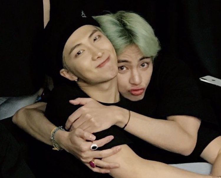vminpinkie's tweet photo. this duo is so personal to me https://t.co/C456sxqjhy