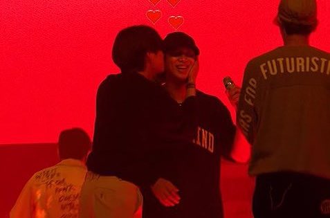 vminpinkie's tweet photo. this duo is so personal to me https://t.co/C456sxqjhy