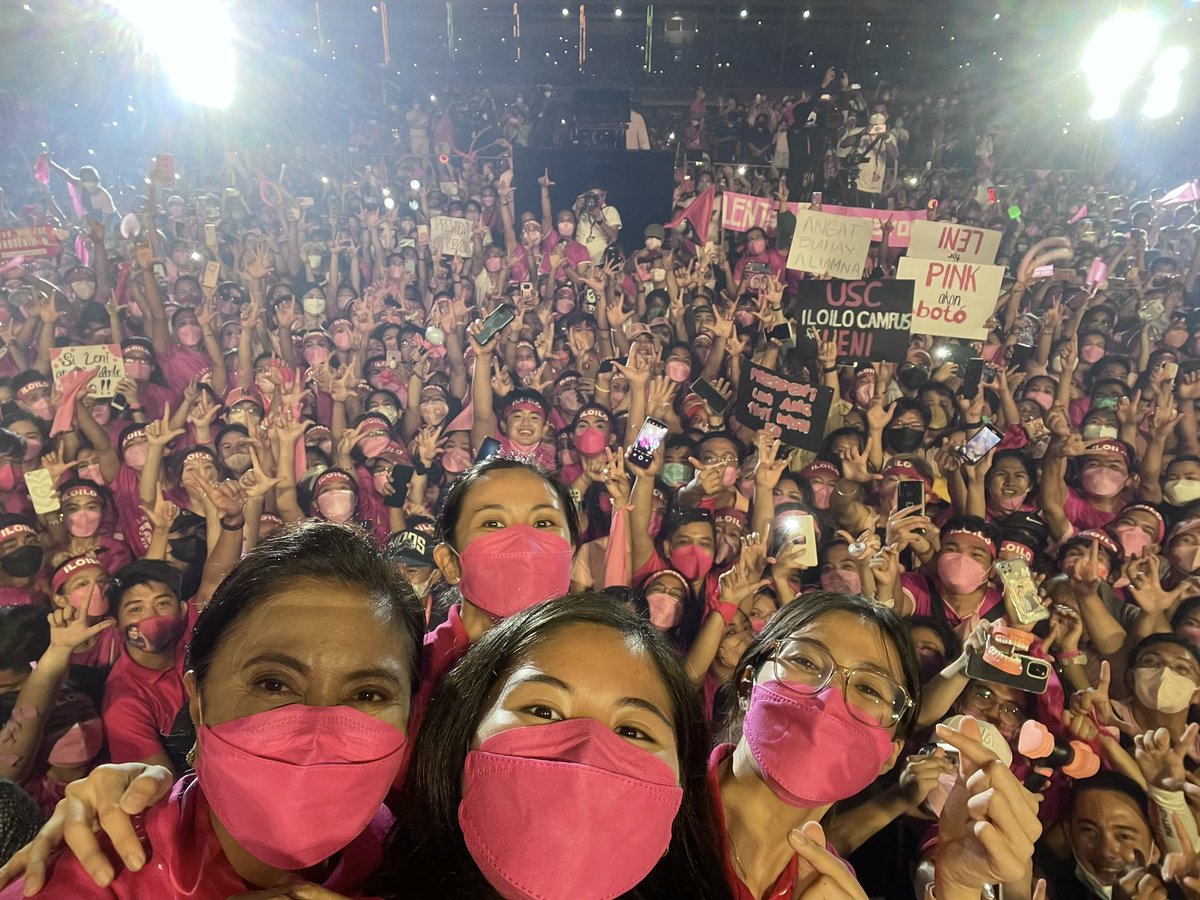 aikarobredo's tweet photo. Thank you, Iloilo!!! Gusto mo bang sumama? 🇵🇭🎵🌸 https://t.co/ocWXCDxfm1