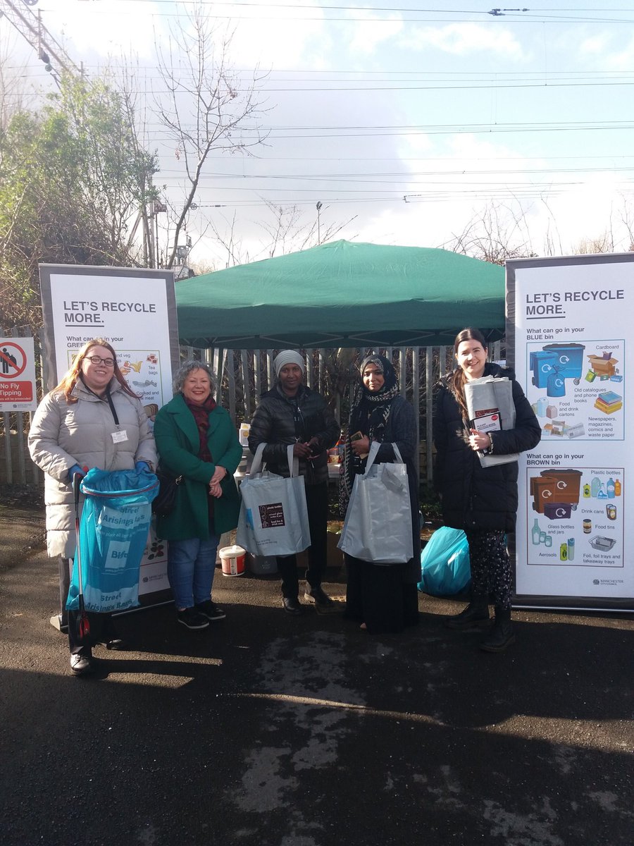 asmina_jigsawHG's tweet photo. Recycling event held today in longsight area joint partnership work with Manchester Council, Biffa and Arawark Walton Housing Association. https://t.co/l44nJkX7Yi