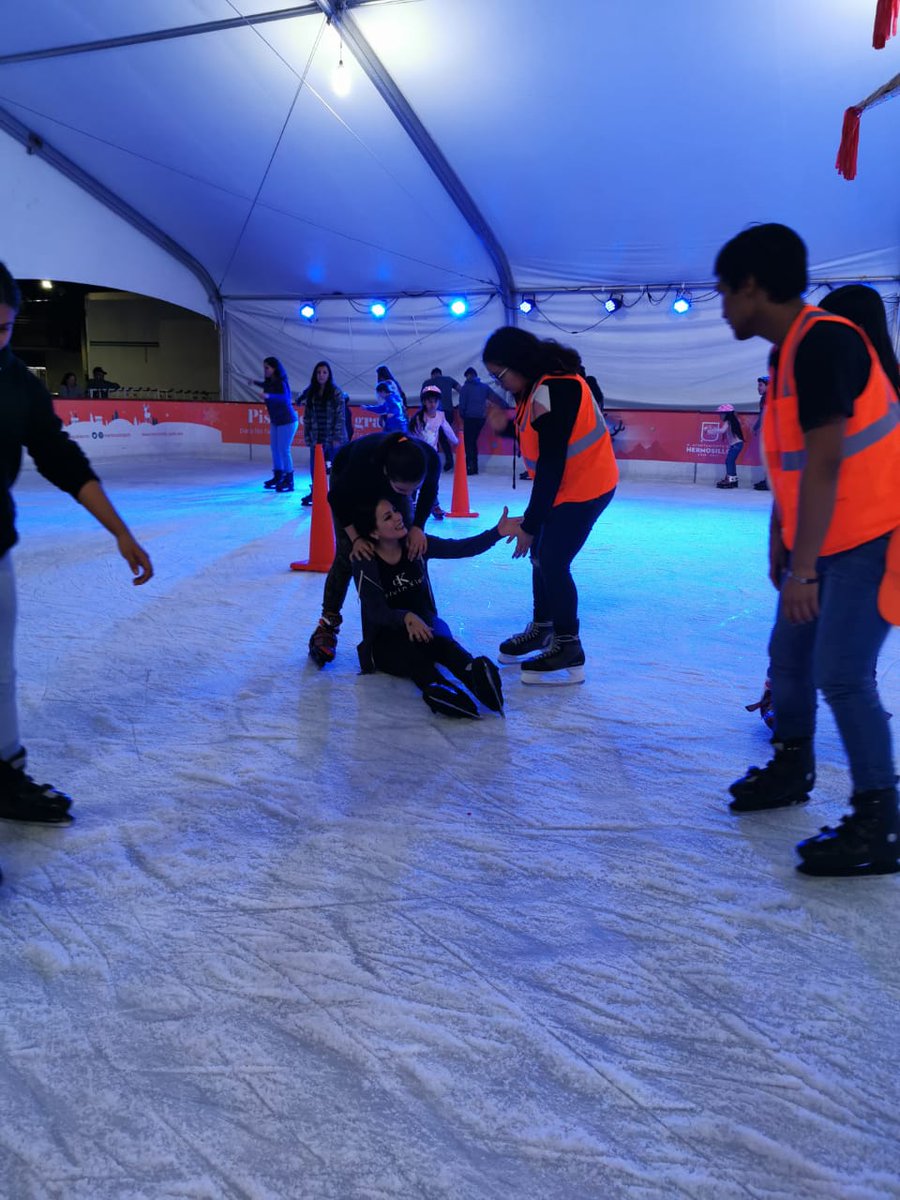 representzar's tweet photo. ¡LIBRE SOOOY! ¡LIBRE SOOOY! 🤩❄️
Diviértete y demuestra que eres el mejor en nuestras enormes pistas de hielo. 

☎️ Contáctanos. 
⚡ #GarantíaZar #RepresentacionesZar https://t.co/X8AjxfA33L