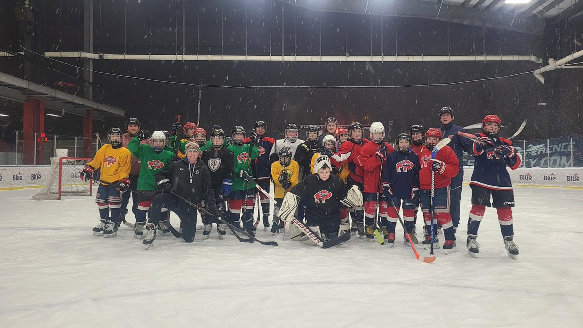 Regals Skills Clinic was a major success as Frank Clendening father of Philadelphia Flyers Defenseman <a href="/Clenny5/">Adam Clendening</a> came by to chat about the importance of being a good backwards skater. #Special moment. 💪🏻